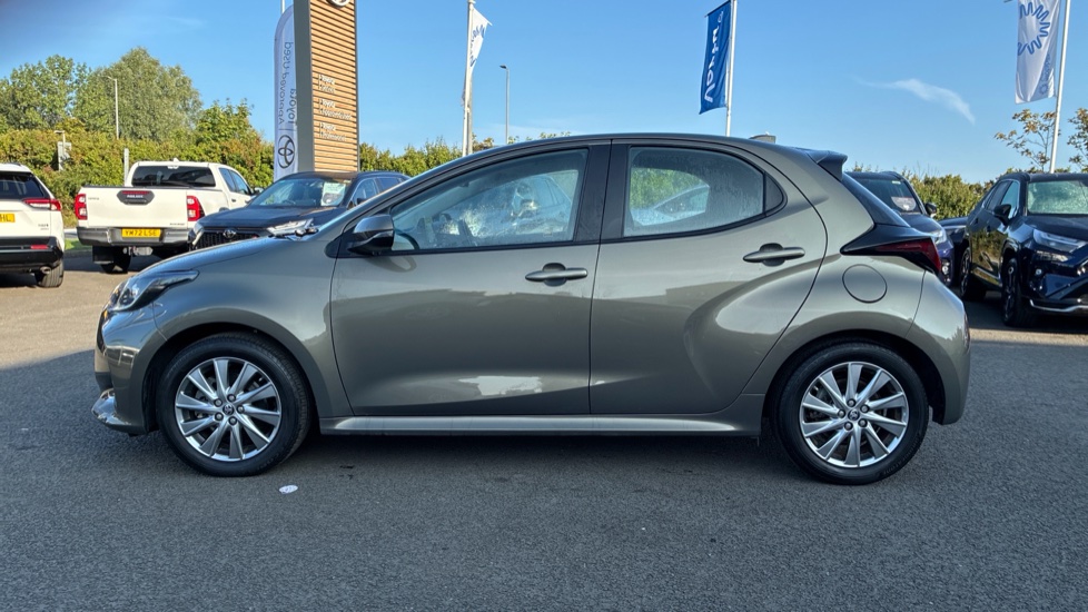 Toyota Yaris 1.5 Hybrid Icon 5dr CVT Hybrid Hatchback - Image 24