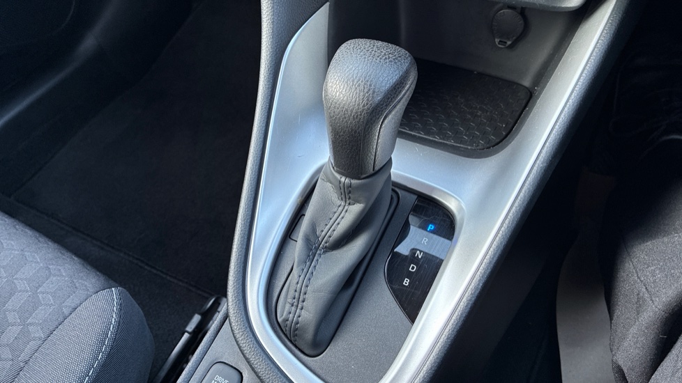 Toyota Yaris 1.5 Hybrid Icon 5dr CVT Hybrid Hatchback - Image 29