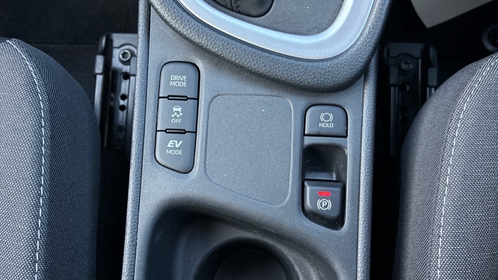 Toyota Yaris 1.5 Hybrid Icon 5dr CVT Hybrid Hatchback - Image 30