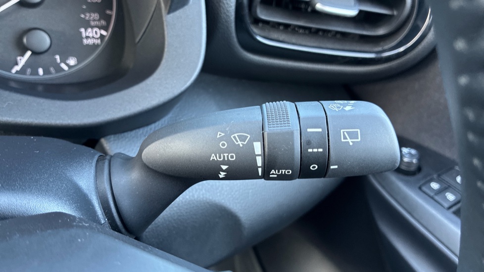 Toyota Yaris 1.5 Hybrid Icon 5dr CVT Hybrid Hatchback - Image 36