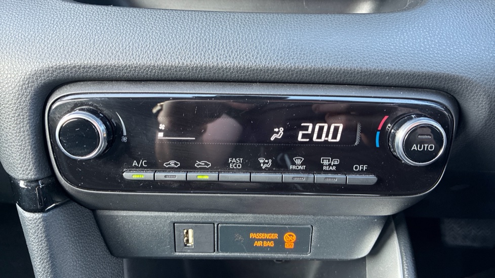 Toyota Yaris 1.5 Hybrid Icon 5dr CVT Hybrid Hatchback - Image 37