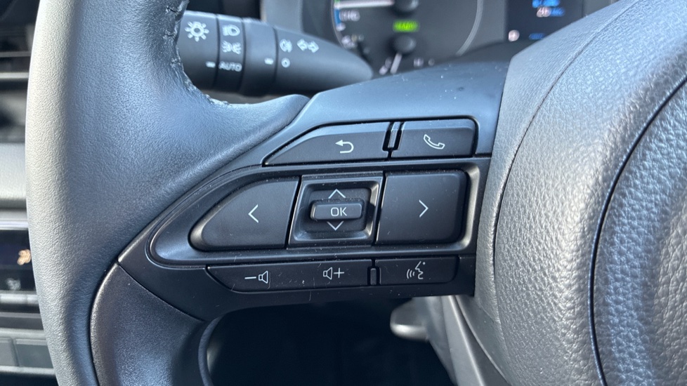 Toyota Yaris 1.5 Hybrid Icon 5dr CVT Hybrid Hatchback - Image 41