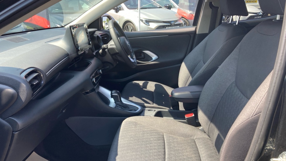 Toyota Yaris 1.5 Hybrid Design 5dr CVT Hybrid Hatchback - Image 5