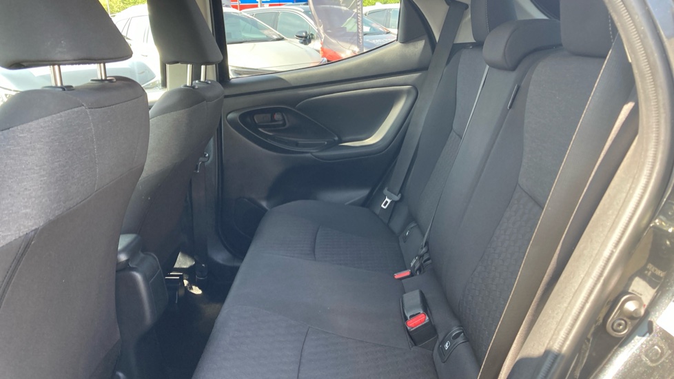 Toyota Yaris 1.5 Hybrid Design 5dr CVT Hybrid Hatchback - Image 15