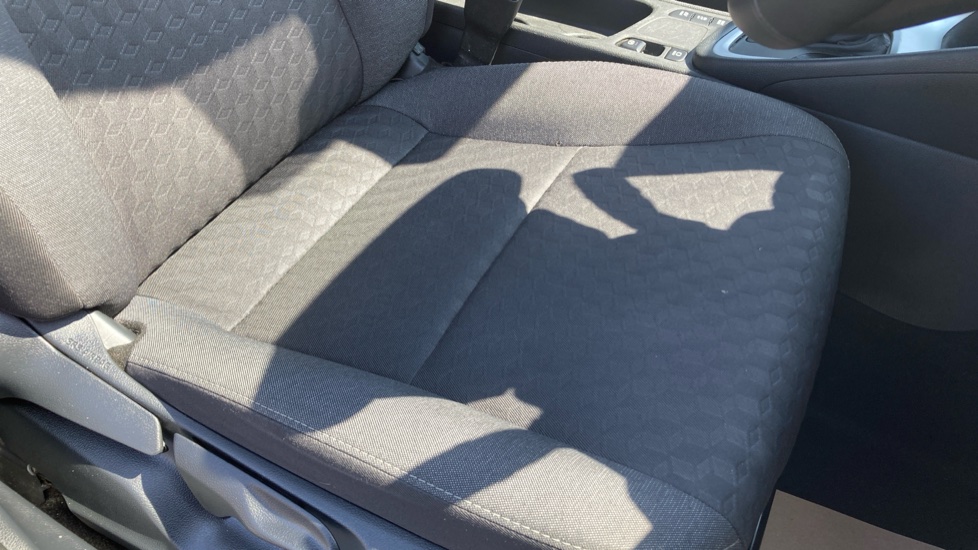 Toyota Yaris 1.5 Hybrid Design 5dr CVT Hybrid Hatchback - Image 17