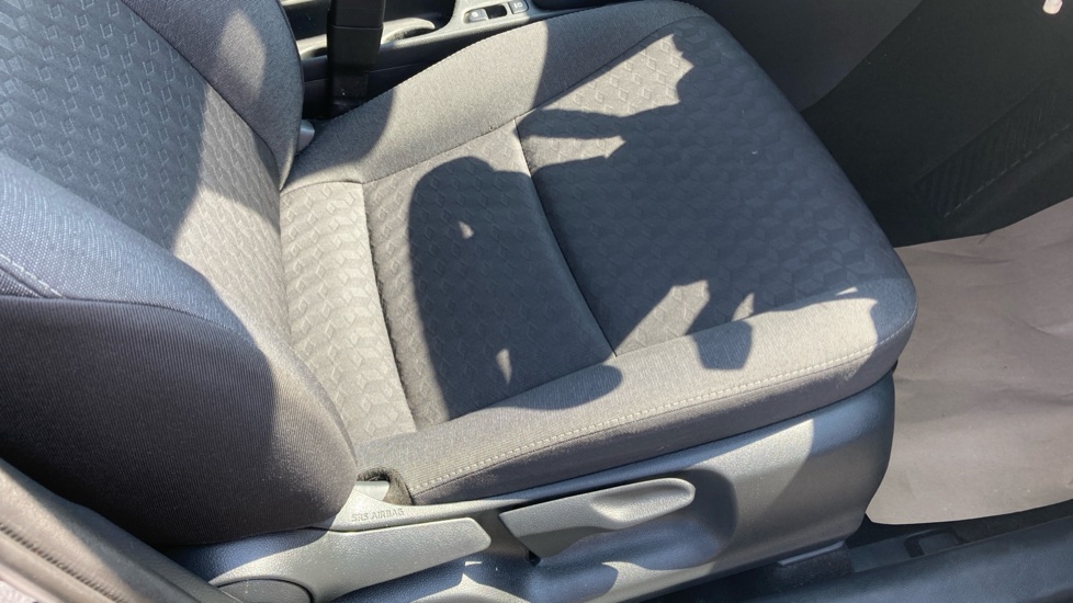 Toyota Yaris 1.5 Hybrid Design 5dr CVT Hybrid Hatchback - Image 36