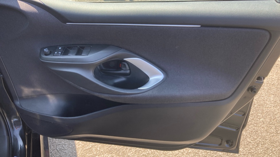 Toyota Yaris 1.5 Hybrid Design 5dr CVT Hybrid Hatchback - Image 37