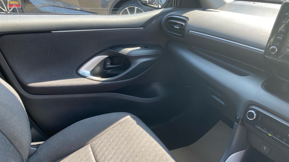 Toyota Yaris 1.5 Hybrid Design 5dr CVT Hybrid Hatchback - Image 39