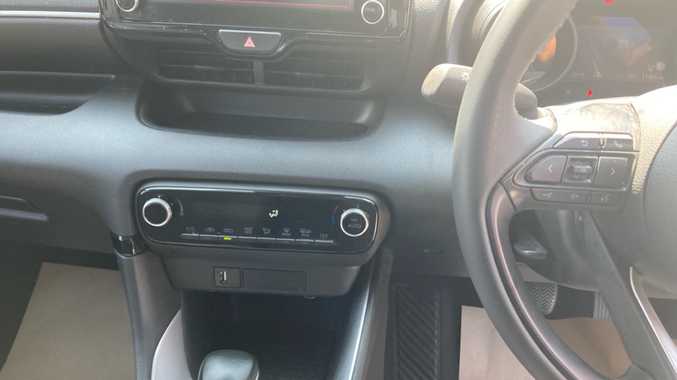 Toyota Yaris 1.5 Hybrid Design 5dr CVT Hybrid Hatchback - Image 41