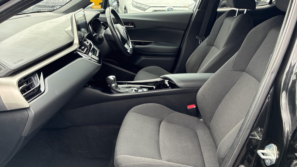 Toyota C-HR 1.8 Hybrid Design 5dr CVT Hybrid Hatchback - Image 5