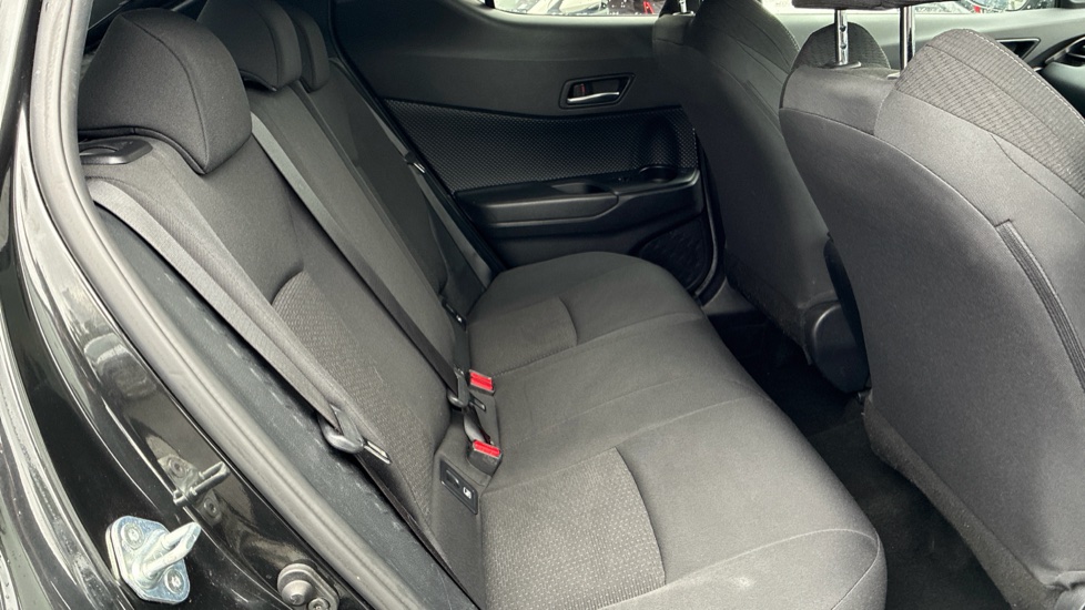 Toyota C-HR 1.8 Hybrid Design 5dr CVT Hybrid Hatchback - Image 8