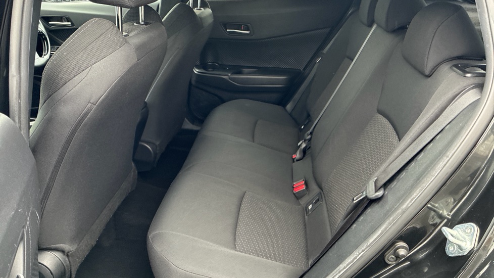 Toyota C-HR 1.8 Hybrid Design 5dr CVT Hybrid Hatchback - Image 15