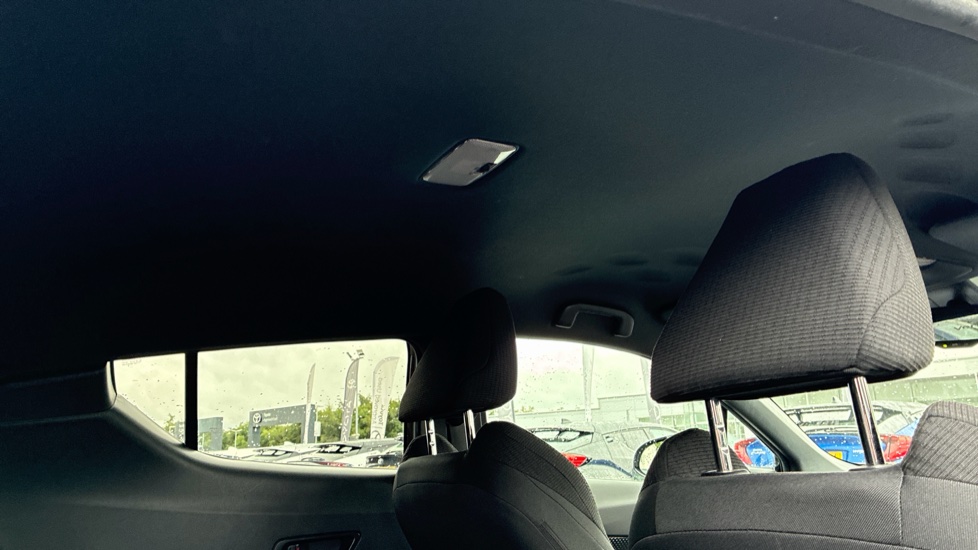 Toyota C-HR 1.8 Hybrid Design 5dr CVT Hybrid Hatchback - Image 19