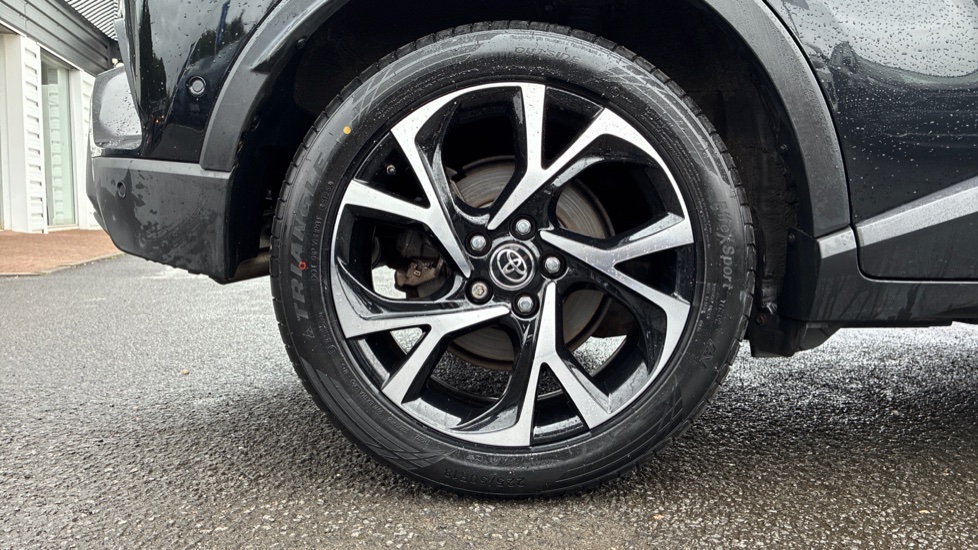 Toyota C-HR 1.8 Hybrid Design 5dr CVT Hybrid Hatchback - Image 25