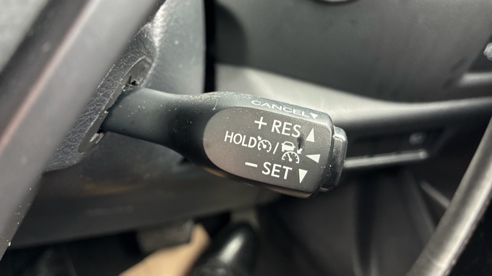 Toyota C-HR 1.8 Hybrid Design 5dr CVT Hybrid Hatchback - Image 29