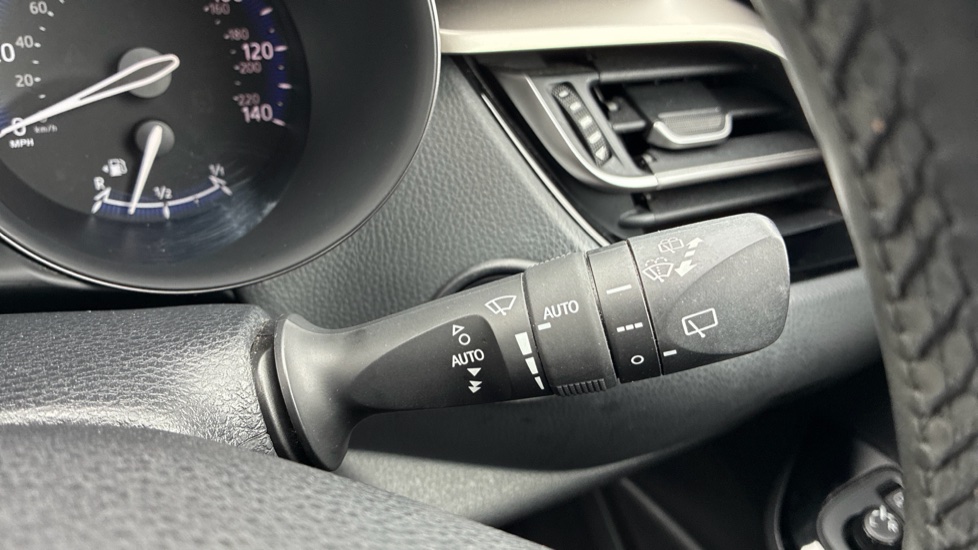 Toyota C-HR 1.8 Hybrid Design 5dr CVT Hybrid Hatchback - Image 35
