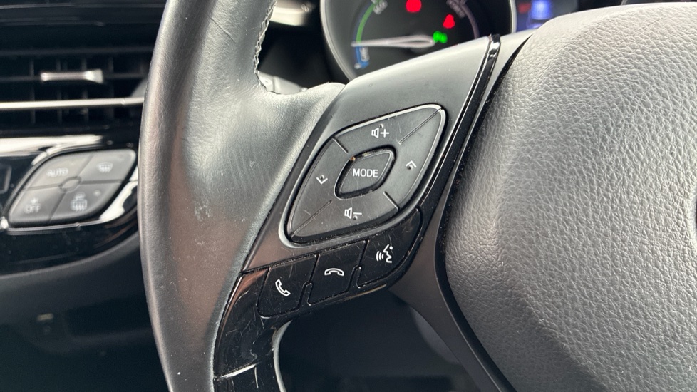 Toyota C-HR 1.8 Hybrid Design 5dr CVT Hybrid Hatchback - Image 40
