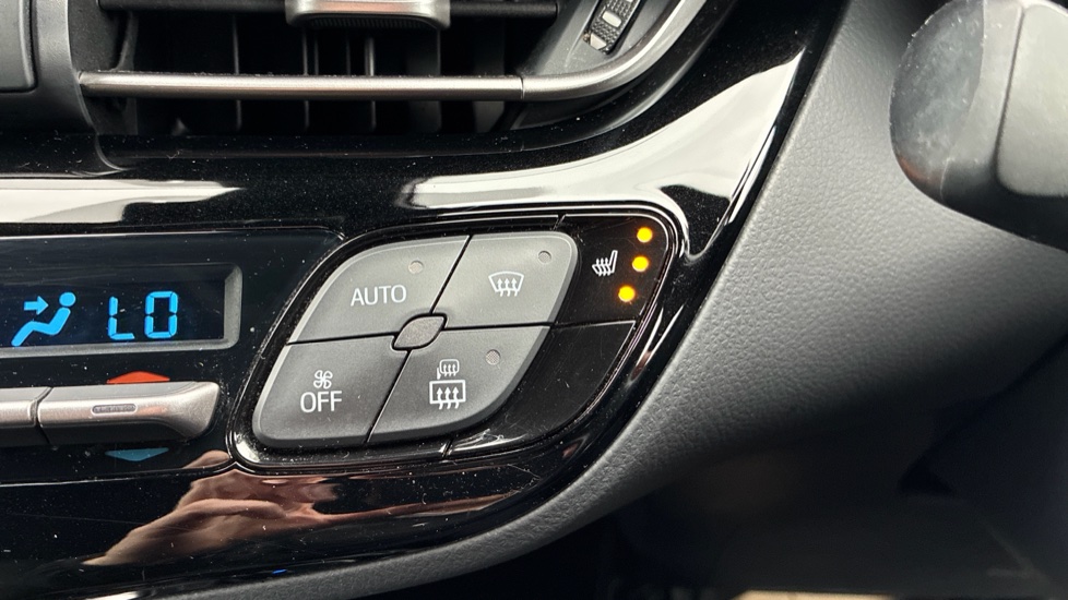 Toyota C-HR 1.8 Hybrid Design 5dr CVT Hybrid Hatchback - Image 41