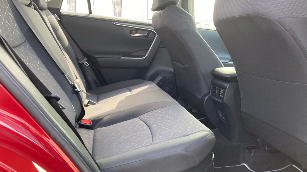 Toyota RAV4 2.5 VVT-i Hybrid Design 5dr CVT 2WD Hybrid Estate - Image 8