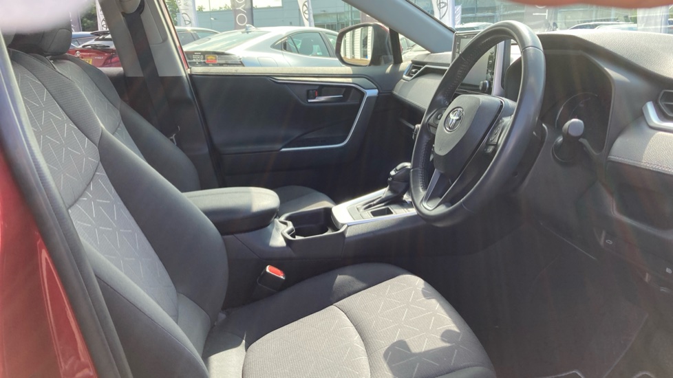Toyota RAV4 2.5 VVT-i Hybrid Design 5dr CVT 2WD Hybrid Estate - Image 12