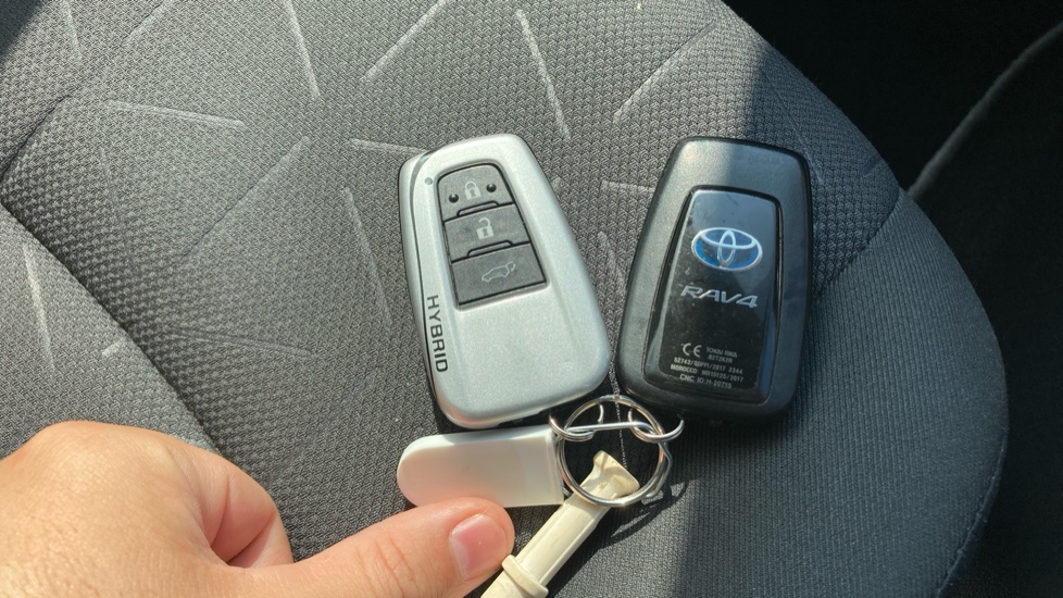 Toyota RAV4 2.5 VVT-i Hybrid Design 5dr CVT 2WD Hybrid Estate - Image 28