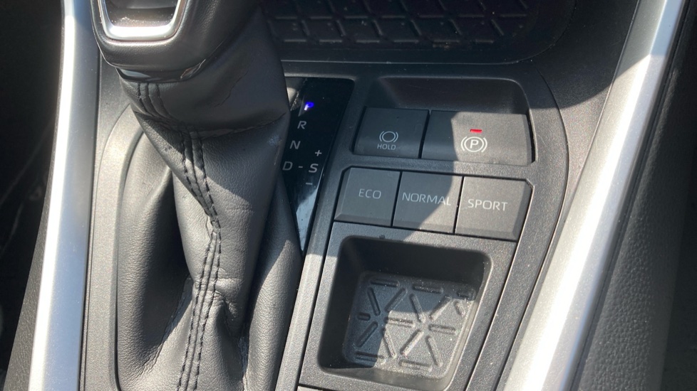 Toyota RAV4 2.5 VVT-i Hybrid Design 5dr CVT 2WD Hybrid Estate - Image 31