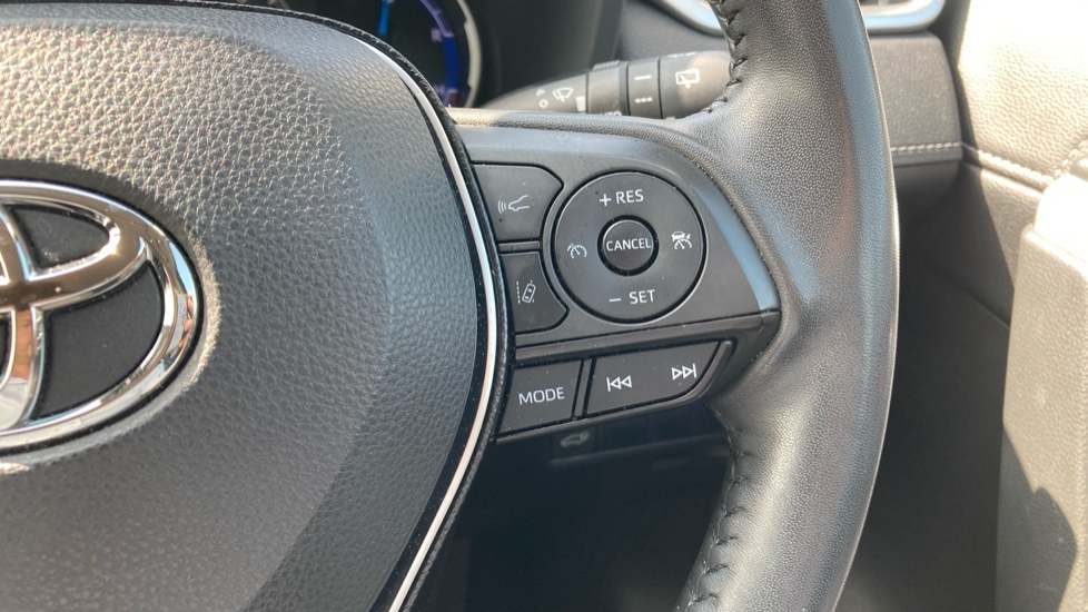 Toyota RAV4 2.5 VVT-i Hybrid Design 5dr CVT 2WD Hybrid Estate - Image 34