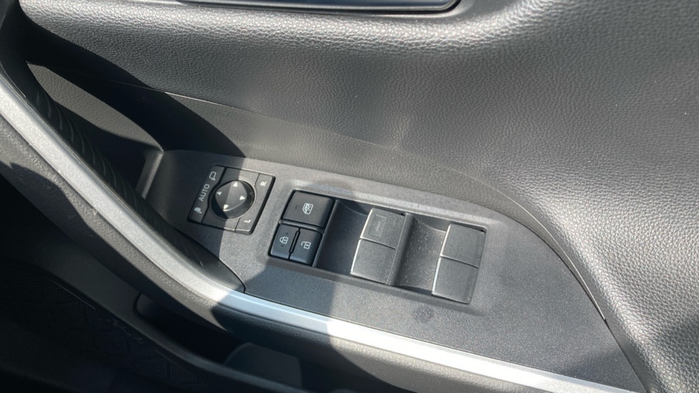 Toyota RAV4 2.5 VVT-i Hybrid Design 5dr CVT 2WD Hybrid Estate - Image 35