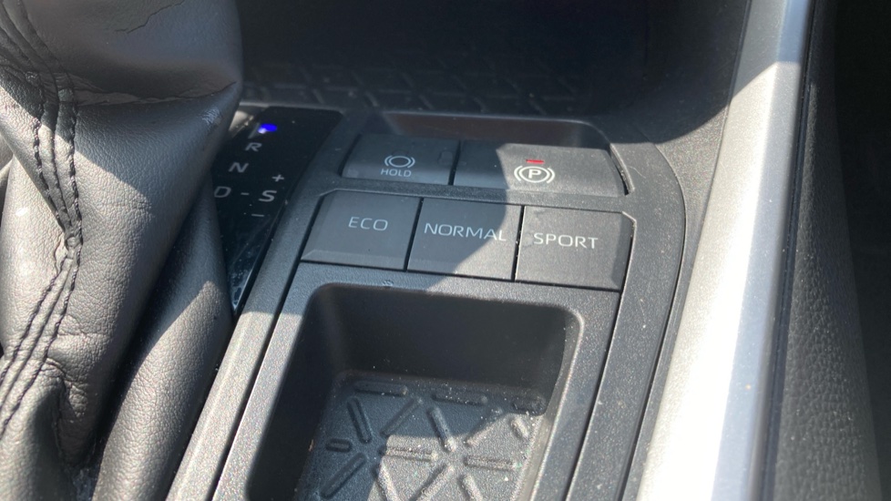 Toyota RAV4 2.5 VVT-i Hybrid Design 5dr CVT 2WD Hybrid Estate - Image 40