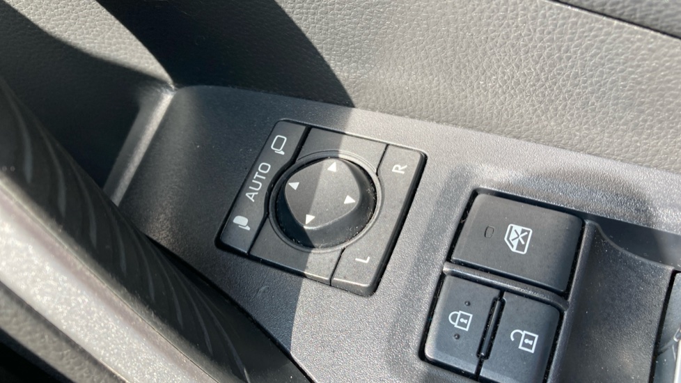 Toyota RAV4 2.5 VVT-i Hybrid Design 5dr CVT 2WD Hybrid Estate - Image 44