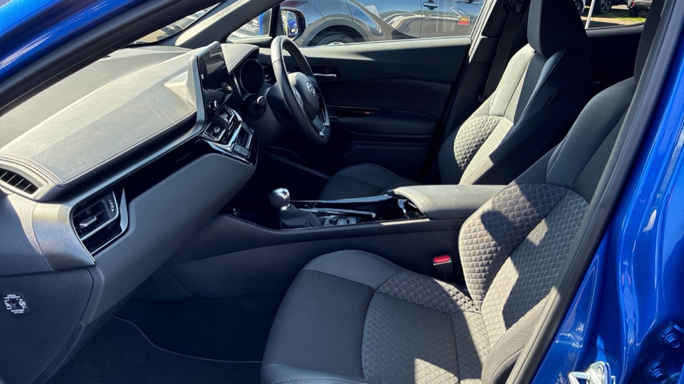 Toyota C-HR 1.8 Hybrid Design 5dr CVT Hybrid Hatchback - Image 5