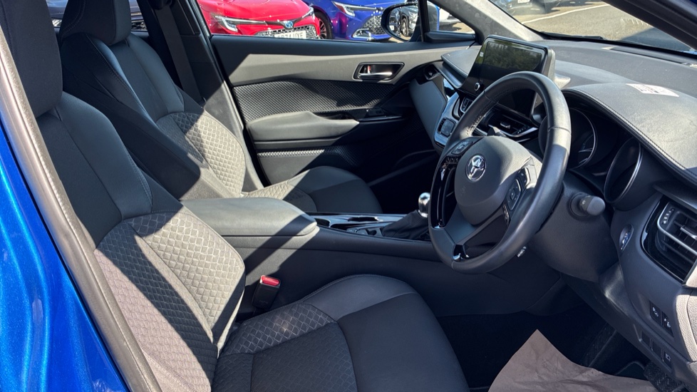 Toyota C-HR 1.8 Hybrid Design 5dr CVT Hybrid Hatchback - Image 12