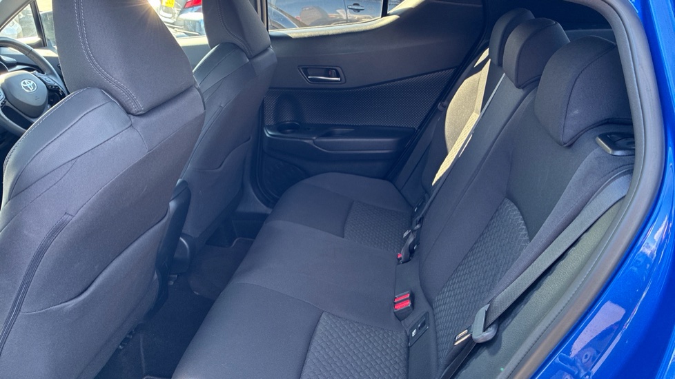 Toyota C-HR 1.8 Hybrid Design 5dr CVT Hybrid Hatchback - Image 15
