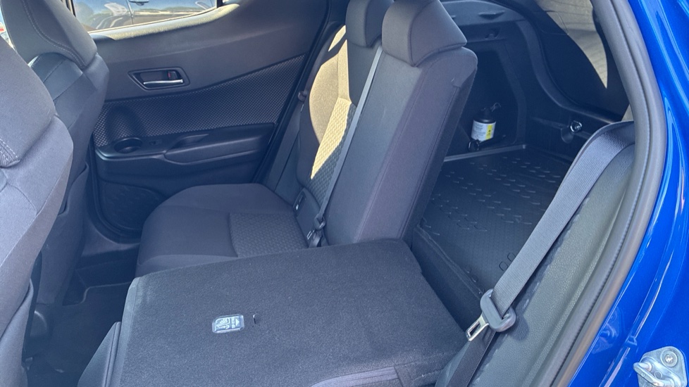 Toyota C-HR 1.8 Hybrid Design 5dr CVT Hybrid Hatchback - Image 18