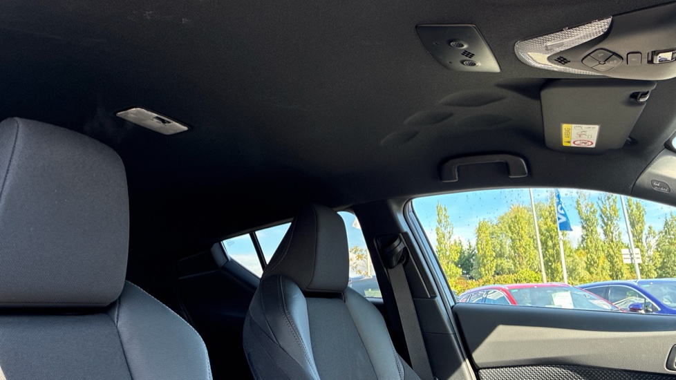 Toyota C-HR 1.8 Hybrid Design 5dr CVT Hybrid Hatchback - Image 19