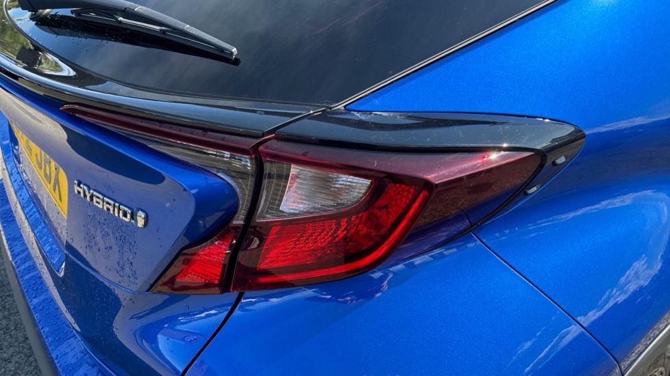 Toyota C-HR 1.8 Hybrid Design 5dr CVT Hybrid Hatchback - Image 21
