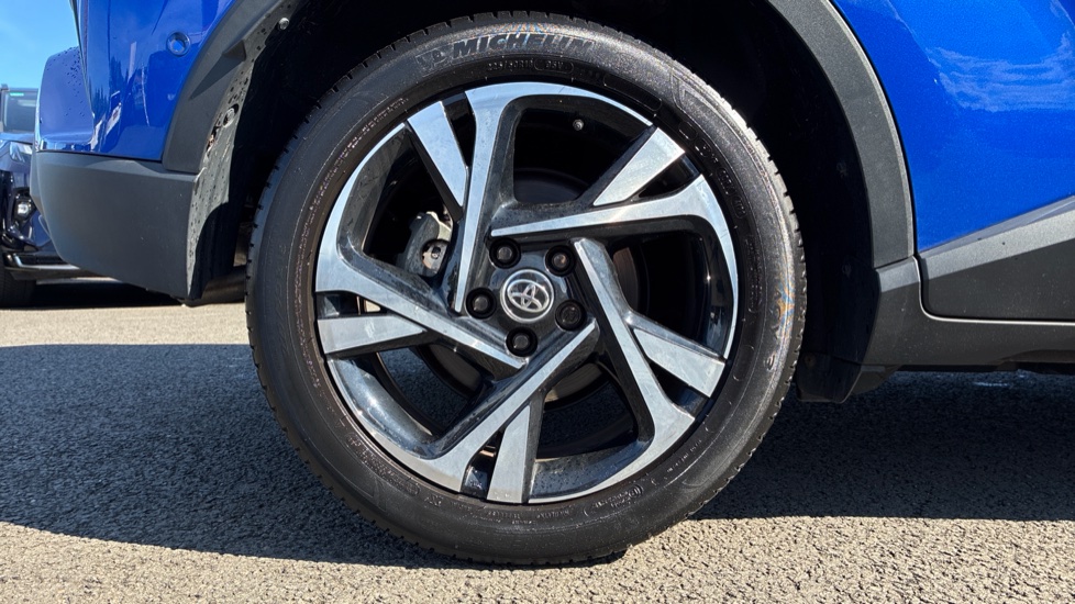 Toyota C-HR 1.8 Hybrid Design 5dr CVT Hybrid Hatchback - Image 25
