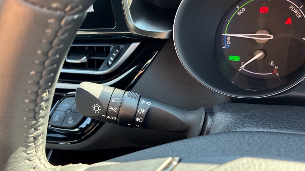 Toyota C-HR 1.8 Hybrid Design 5dr CVT Hybrid Hatchback - Image 34