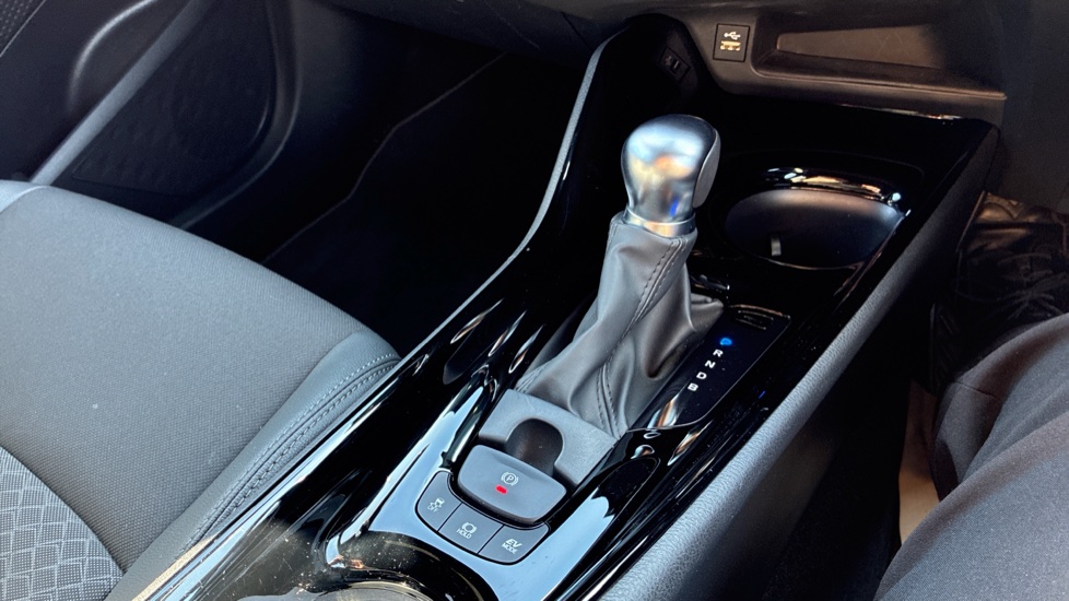 Toyota C-HR 1.8 Hybrid Design 5dr CVT Hybrid Hatchback - Image 37
