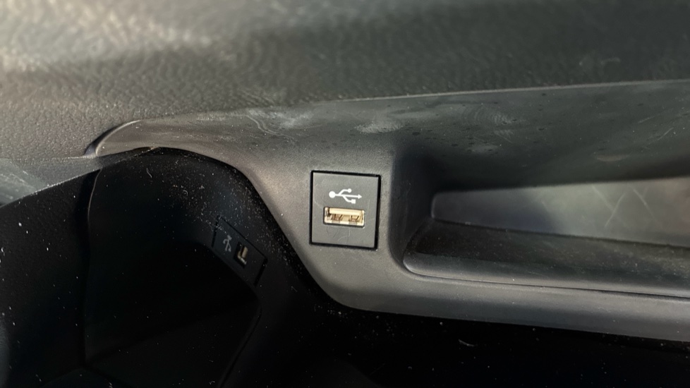 Toyota C-HR 1.8 Hybrid Design 5dr CVT Hybrid Hatchback - Image 39