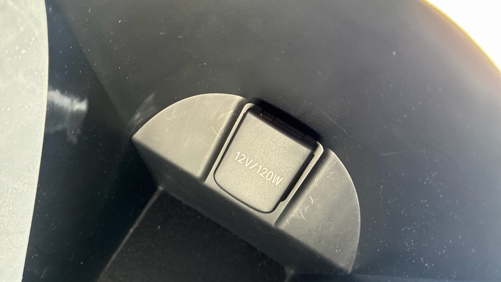 Toyota C-HR 1.8 Hybrid Design 5dr CVT Hybrid Hatchback - Image 40
