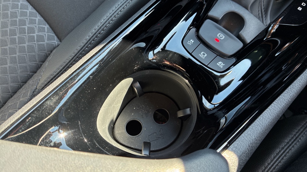 Toyota C-HR 1.8 Hybrid Design 5dr CVT Hybrid Hatchback - Image 41