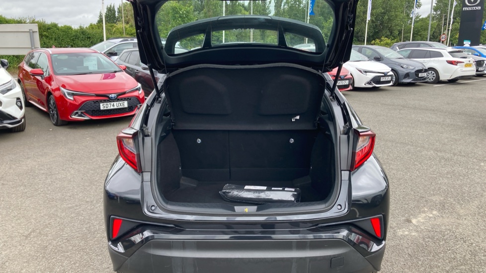 Toyota C-HR 1.8 Hybrid Icon 5dr CVT Hybrid Hatchback - Image 13