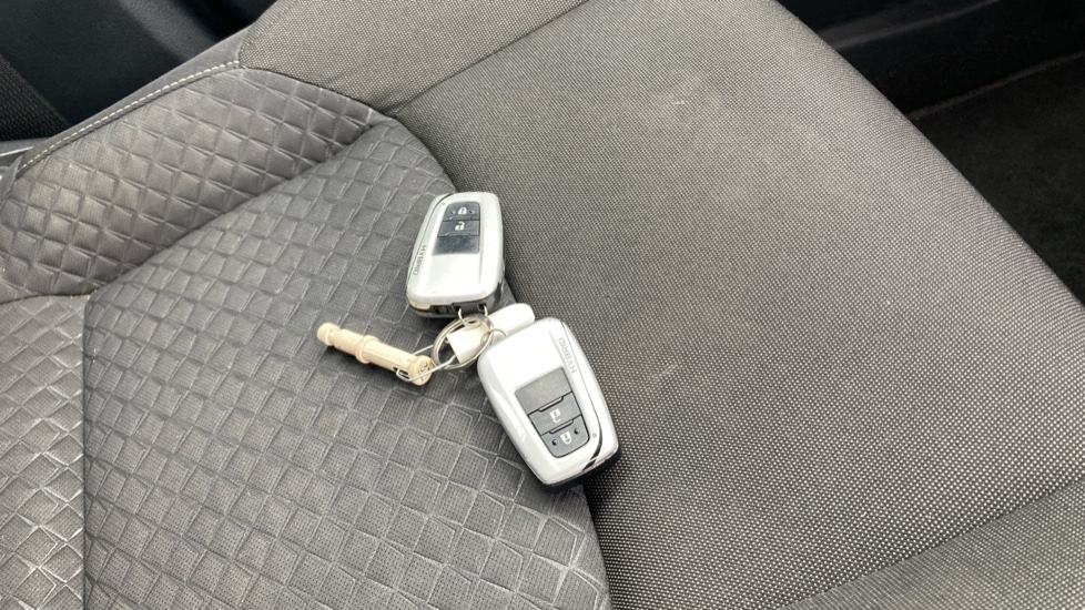 Toyota C-HR 1.8 Hybrid Icon 5dr CVT Hybrid Hatchback - Image 28