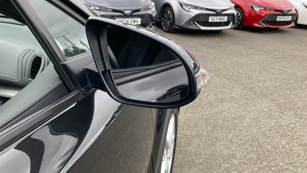 Toyota C-HR 1.8 Hybrid Icon 5dr CVT Hybrid Hatchback - Image 34