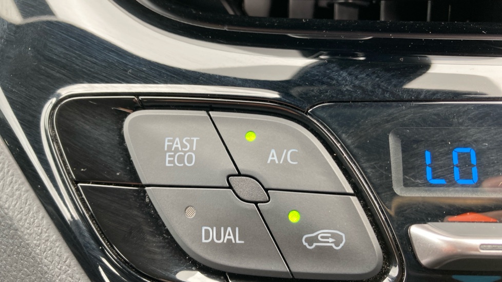 Toyota C-HR 1.8 Hybrid Icon 5dr CVT Hybrid Hatchback - Image 40