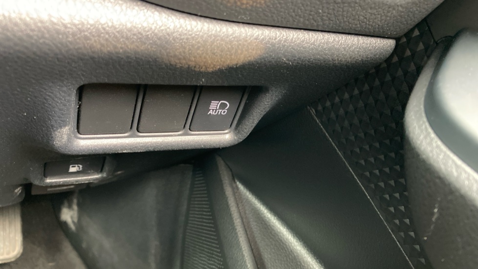 Toyota C-HR 1.8 Hybrid Icon 5dr CVT Hybrid Hatchback - Image 42