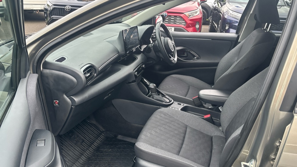 Toyota Yaris 1.5 Hybrid Design 5dr CVT Hybrid Hatchback - Image 5