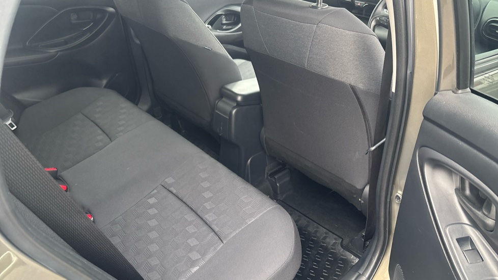 Toyota Yaris 1.5 Hybrid Design 5dr CVT Hybrid Hatchback - Image 8