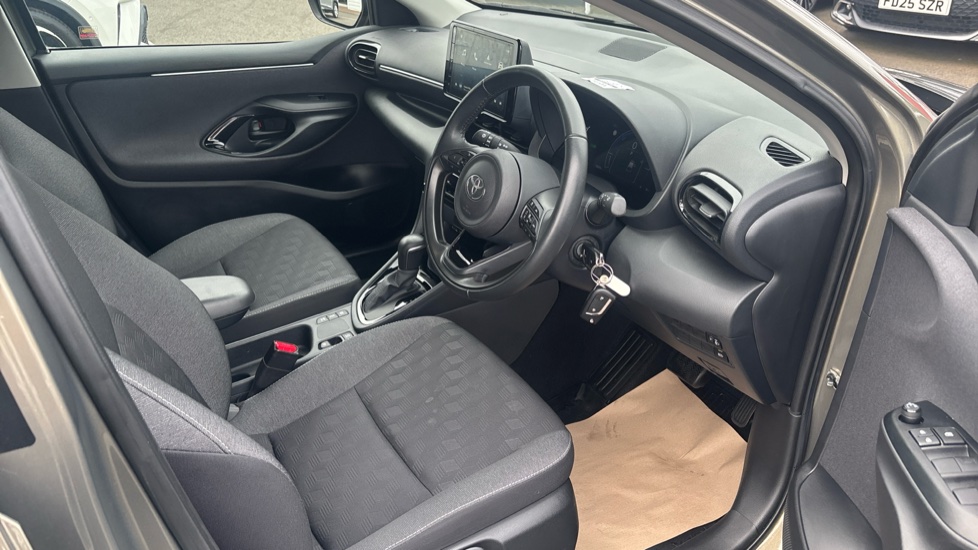 Toyota Yaris 1.5 Hybrid Design 5dr CVT Hybrid Hatchback - Image 12